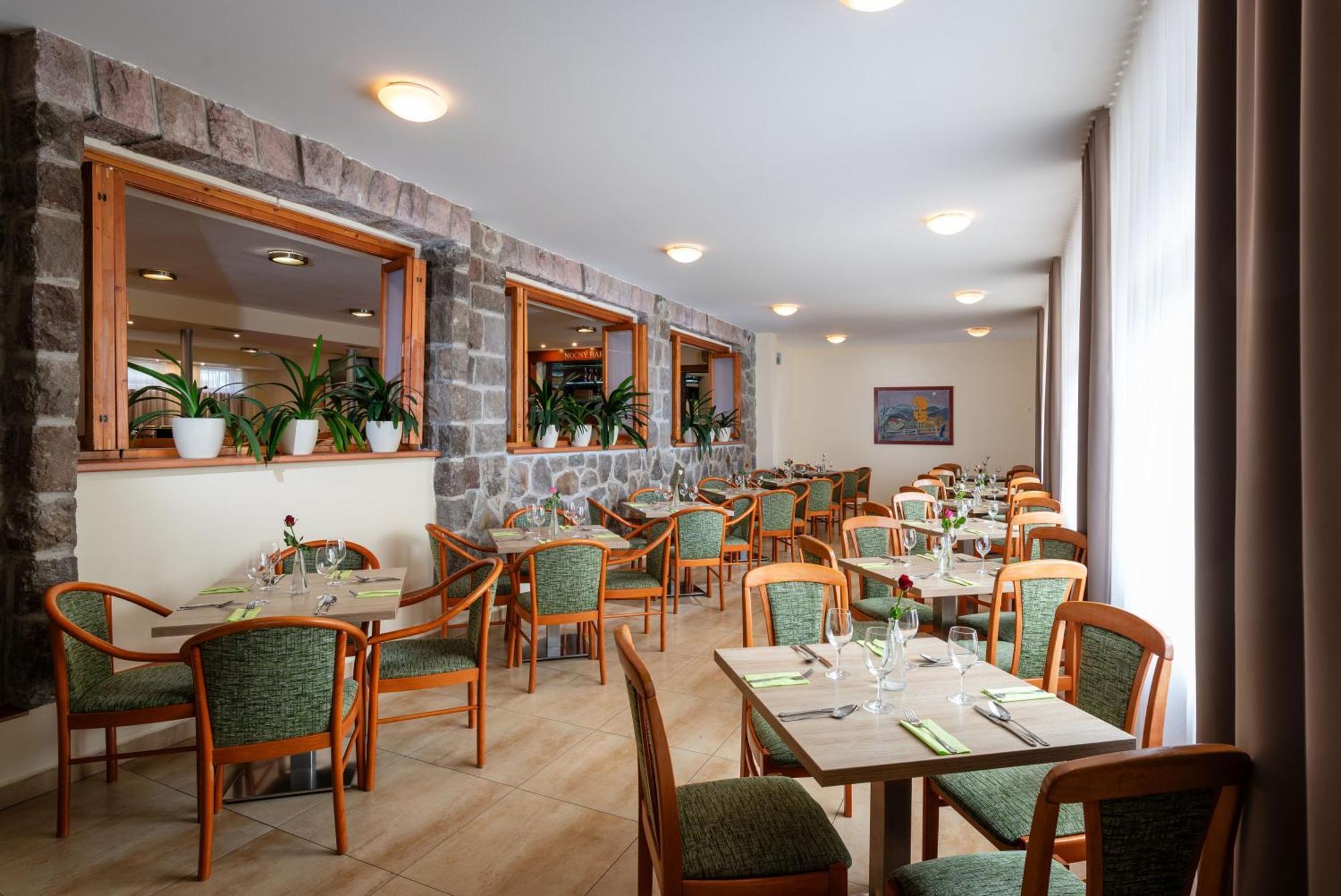 Horsky Hotel Remata Raztocno Eksteriør billede